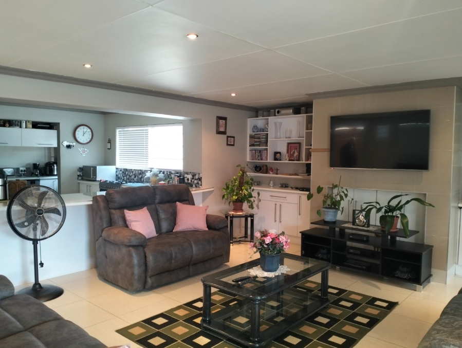 3 Bedroom Property for Sale in Reebok Western Cape